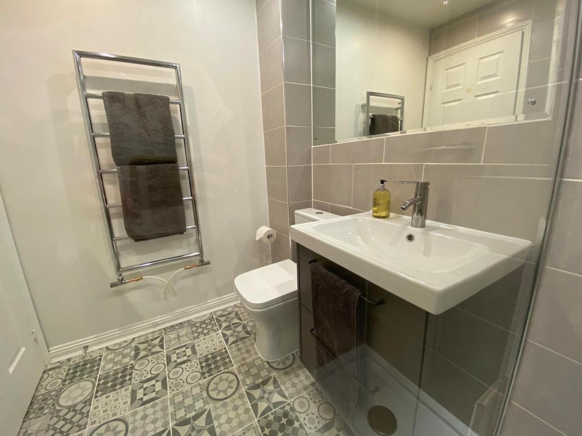 Your From Near Excel Private Parking Villa *